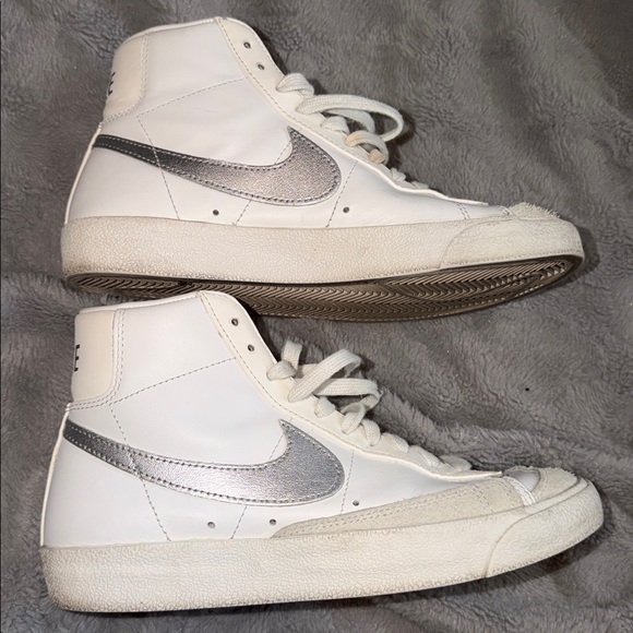 Nike Wmns Blazer Mid '77 'White Silver Metallic' - Picture 9 of 16